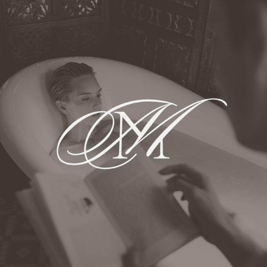 madison-mae-logo-icon-on-image-women-in-bathtub